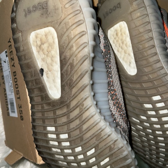Yeezy Boost Size 7 - Picture 5 of 9